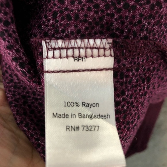 Evri Split Neck Blouse Top Sz 2X Purple Wine Leopard Print Classic Office Casual - Picture 8 of 8